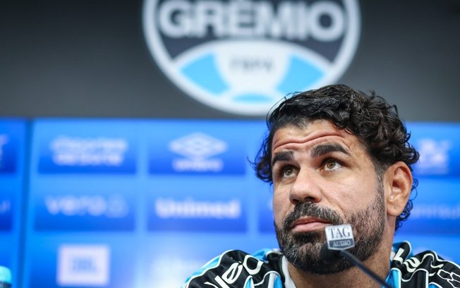 Diego Costa supera questionamentos e é destaque em início no Grêmio