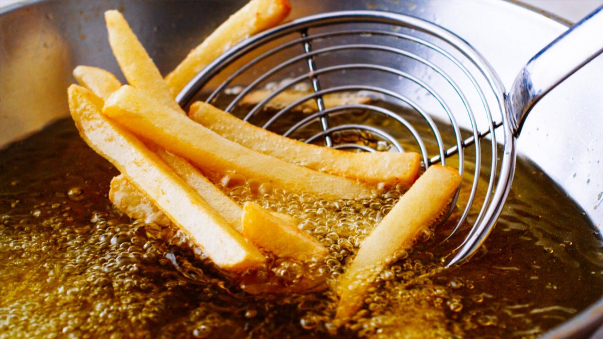 Receita de batata frita crocante fácil e sequinha [sem sujar a cozinha de  óleo]