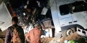 Batida entre ônibus e carreta deixa 11 mortos na BR-163