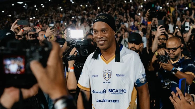 Ronaldinho%20voltar%C3%A1%20aos%20gramados%20ap%C3%B3s%2011%20anos%20