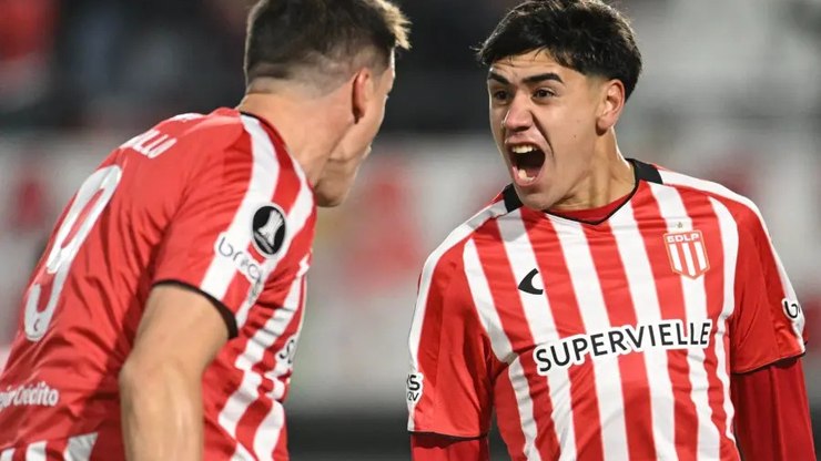 Persegui%C3%A7%C3%A3o%20fora%20de%20campo%20motiva%20Estudiantes%20