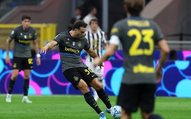 Jogadores da Inter de Milão comemoram um dos gols da vitória sobre a Udinese