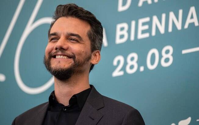 Wagner Moura está em elenco de filme de ação com Chris Evans e