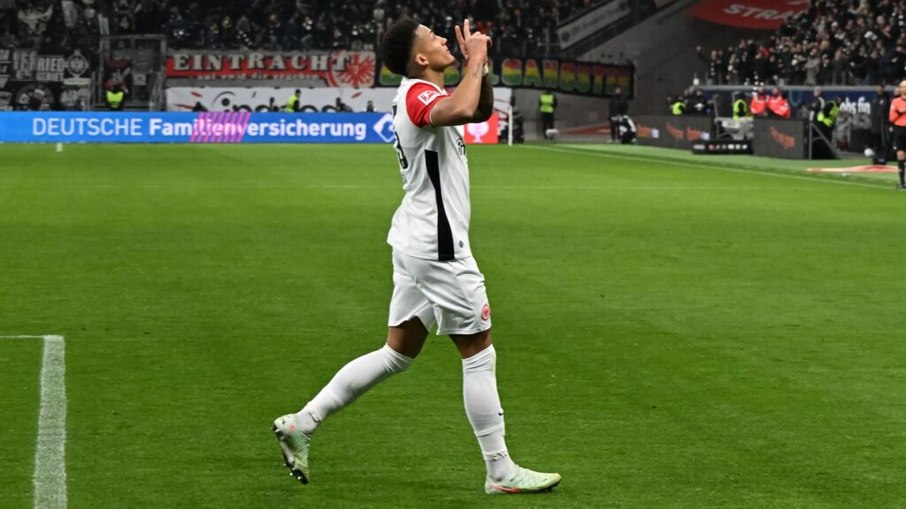 Tuta marcou o segundo gol do Eintracht Frankfurt na partida