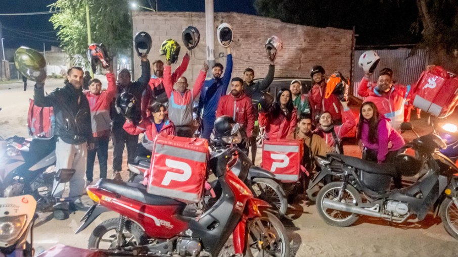 Motoboys salvam vidas após enchente histórica na Argentina Motoboys salvam vidas após enchente histórica na Argentina