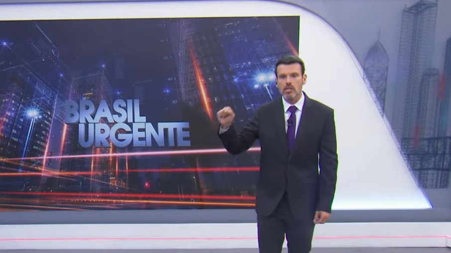 Lucas Martins reaparece na Band como apresentador após empurrar repórter Lucas Martins reaparece na Band como apresentador após empurrar repórter
