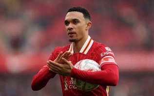 Saída de Alexander-Arnold do Liverpool revolta torcedores nas redes sociais
