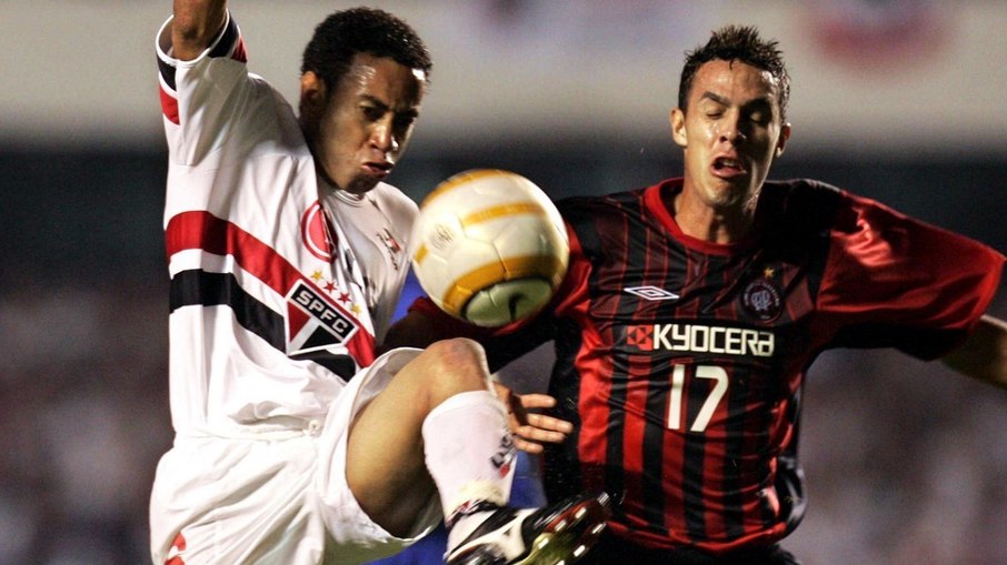Em 2005, Athletico foi derrotado em campo e nos bastidores pelo São Paulo Em 2005, Athletico foi derrotado em campo e nos bastidores pelo São Paulo