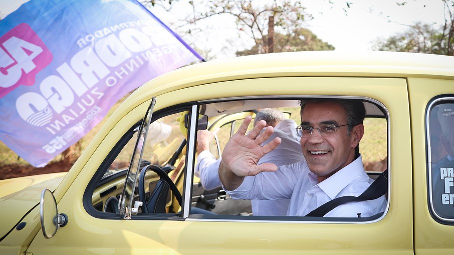 O governador Rodrigo Garcia durante carreta e caminhada em Assis (SP)