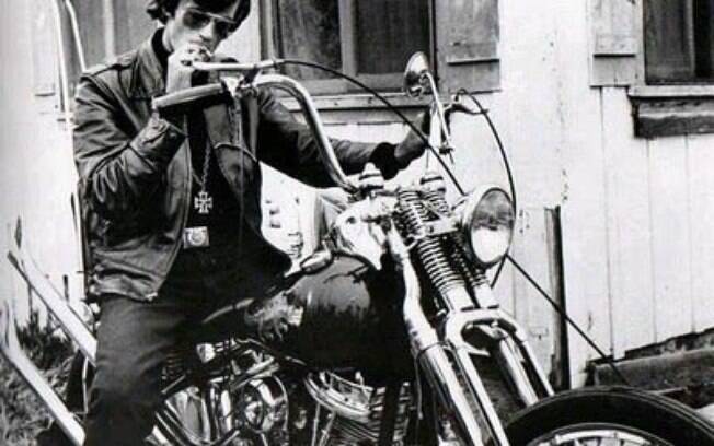 Peter Fonda e sua Harley-Davidson em “Os Anjos Selvagens”, antes de Easy Rider