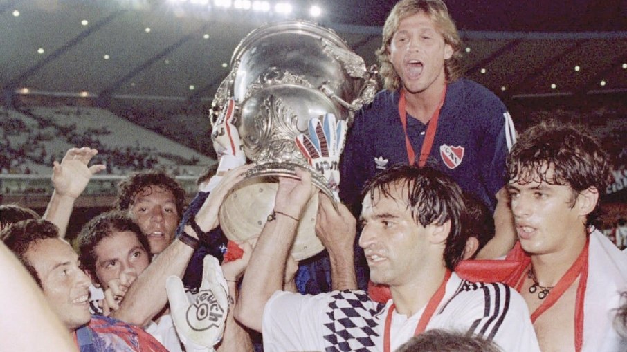 Independiente campeão da Supercopa Libertadores de 1995 no Maracanã, sobre o Flamengo