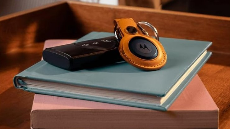 Amazon derruba preço do Moto Tag, rival do AirTag da Apple