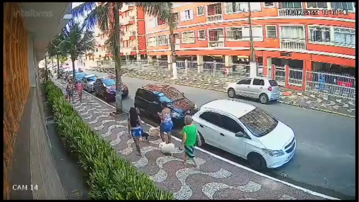 Casal atropela ladrões em moto na cidade de Praia Grande, litoral paulista