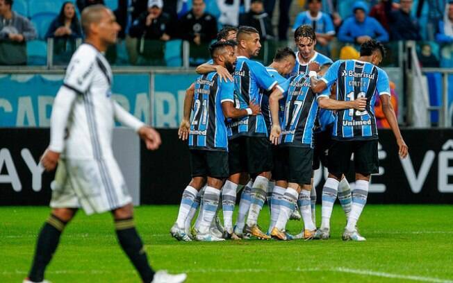 Grêmio comemora vitória de virada para cima da Ponte Preta pela 14ª rodada do Brasileirão