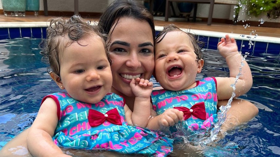 Andreza Rufino compartilha rotina com as filhas gêmeas