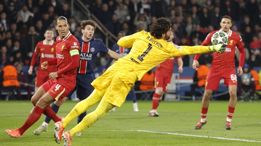 Liverpool derrota PSG na França pela Champions League Liverpool derrota PSG na França pela Champions League