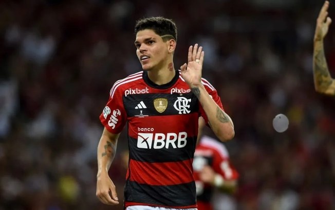 Ayrton Lucas é mais um desfalque do Flamengo para enfrentar o Grêmio