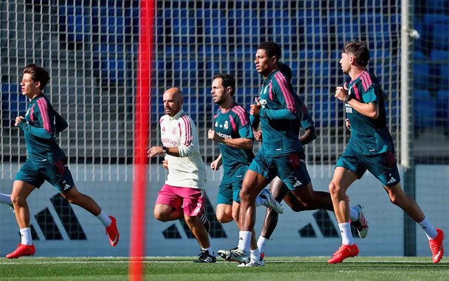 Real Madrid se prepara para o duelo com o Málaga neste domingo Real Madrid se prepara para o duelo com o Málaga neste domingo