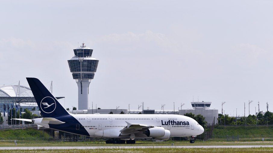 O voo da Lufthansa acabou pousando em Madri, na Espanha O voo da Lufthansa acabou pousando em Madri, na Espanha