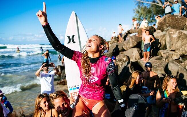 Lakey Peterson larga na frente na disputa pelo título mundial feminino de surfe de 2018