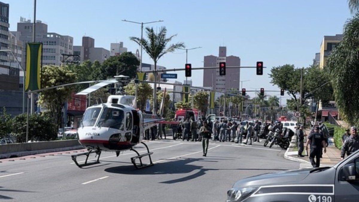O policial foi socorrido em estado gravíssimo pelo helicóptero Águia, da PM, e levado inconsciente ao Hospital Mário Covas, onde permanece internado
