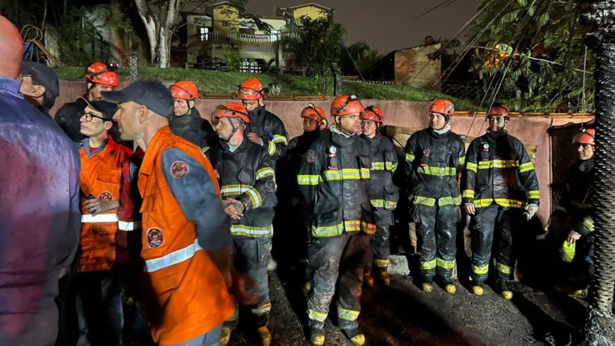 Bombeiros finalizaram resgate de vítimas de acidente aéreo