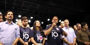 Tarcísio comemora reeleição e diz que SP será decisivo por Flávio