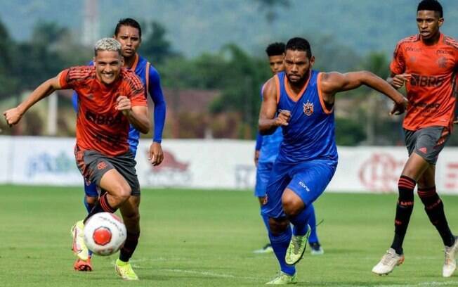 Garotada do Flamengo perde para o Nova Iguaçu em amistoso preparativo para o Carioca