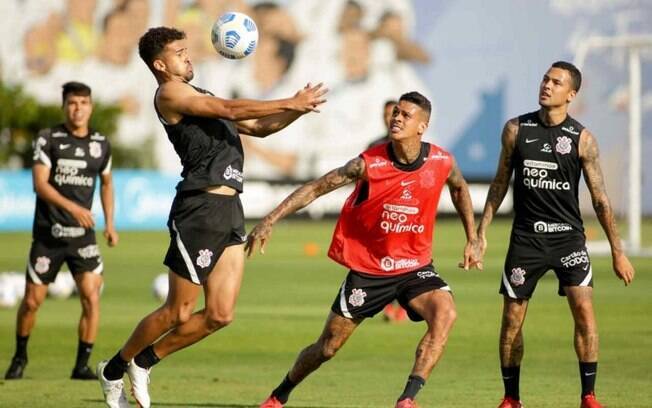 Sem Renato Augusto, Corinthians inicia treinos com bola visando o Ceará
