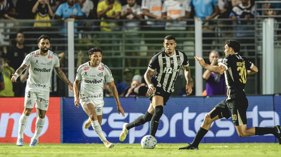 Santos e Atlético se enfrentaram neste sábado (11)