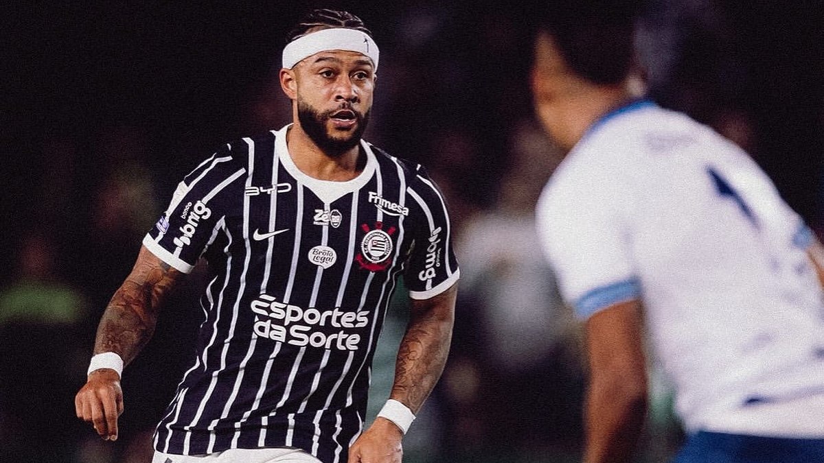 Memphis Depay em 2026 com a camisa do Corinthians Memphis Depay em 2026 com a camisa do Corinthians