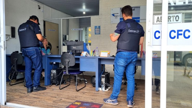 Detran-SP cassa licença de 121 autoescolas; entenda razões