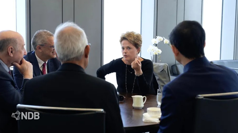 Dilma Rousseff em primeiro dia como presidente do Banco dos Brics