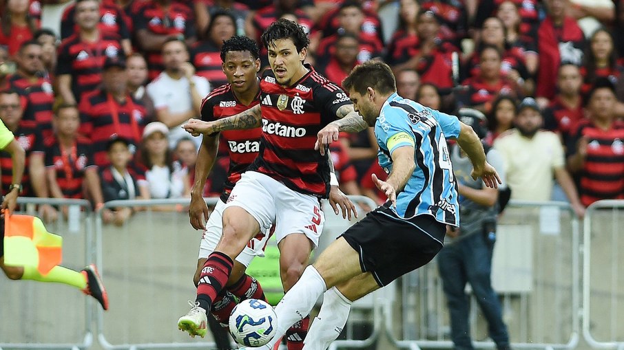 Grêmio reage e arranca empate com o Flamengo no Maracanã