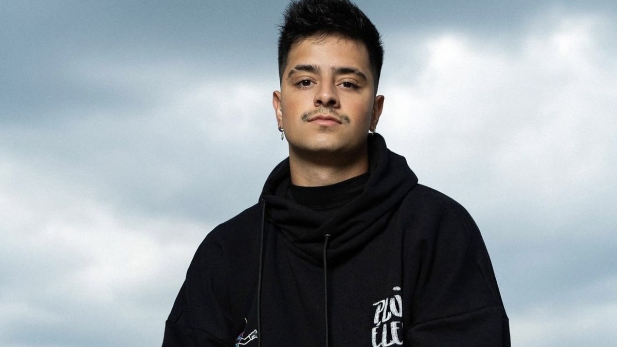 Parece que vou infartar, diz Coringa ao ensinar Tainá Costa a jogar