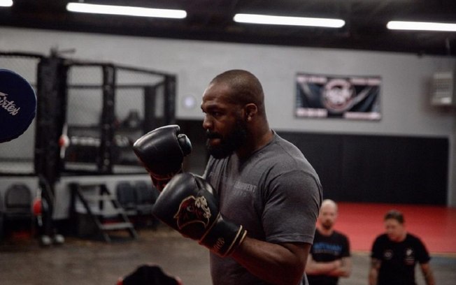 Jon Jones reitera ‘manter plano’ para enfrentar Stipe Miocic