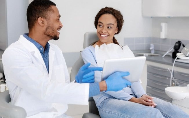 3 riscos das lentes de resina para a saúde dos dentes