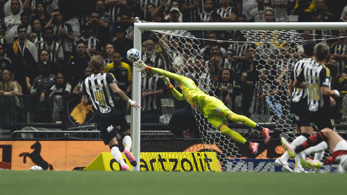 Everson brilha, Atlético-MG vence nos pênaltis e elimina Flamengo