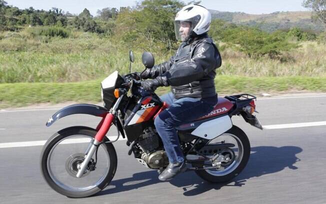 Honda XLX 350R 1988: pedal de partida e a nuvem de gafanhotos