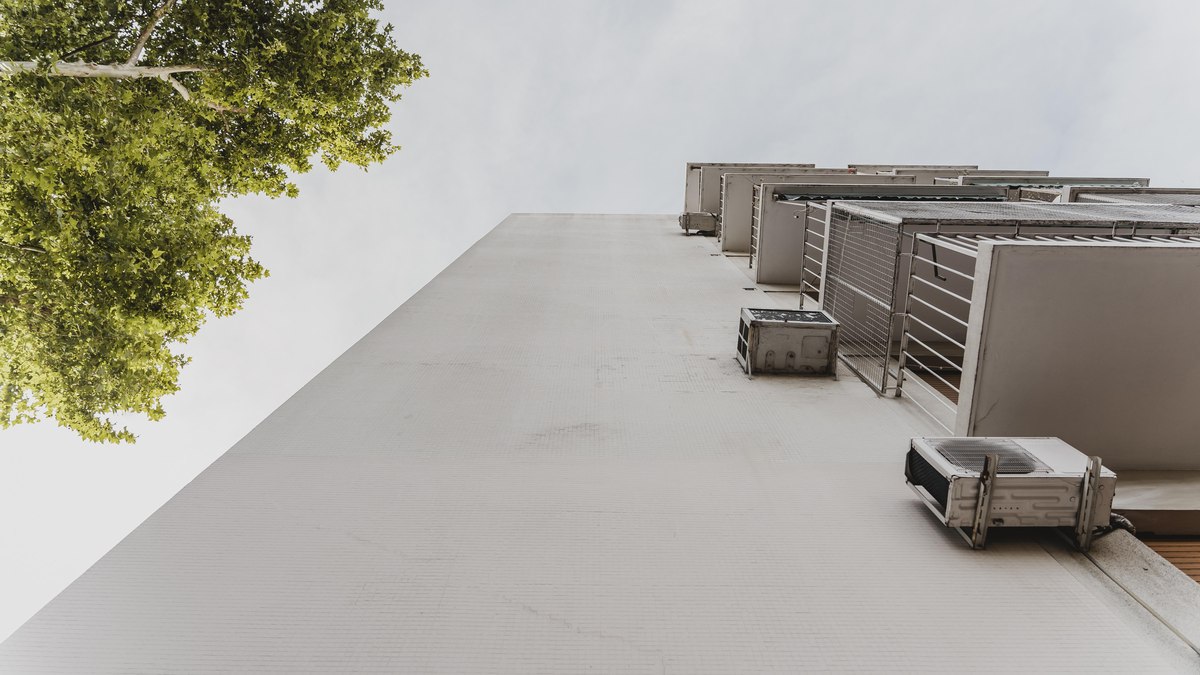 Novo episódio do iGuilino esclarecerá regras sobre uso de ar-condicionado e áreas comuns em condomínio durante o verão. 