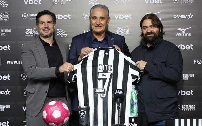 Tite durante a apresentação como técnico do Botafogo 