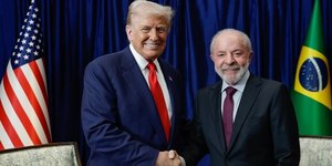 Trump repete que “gosta” de Lula após conversa por telefone