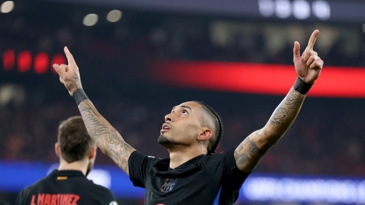 Com gol de Raphinha, Barça vence Benfica (1-0) e abre vantagem nas oitavas da Champions