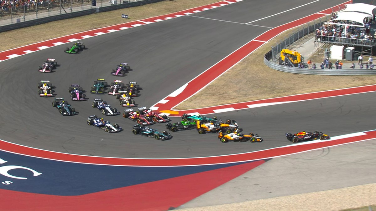 McLarens batem na 1ª curva e Verstappen vence sprint em Austin McLarens batem na 1ª curva e Verstappen vence sprint em Austin