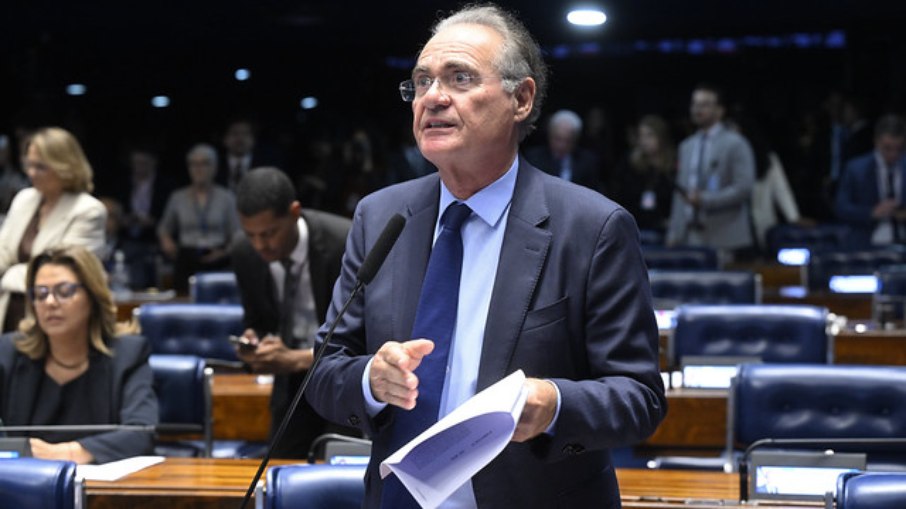 O senador e relator Renan Calheiros (MDB), relator do Projeto de Lei aprovado no Plenário que tem impacto bilionário nos cofres públicos O senador e relator Renan Calheiros (MDB), relator do Projeto de Lei aprovado no Plenário que tem impacto bilionário nos cofres públicos