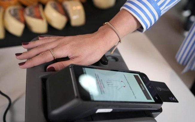 Tecban e Elo lançam pagamento por biometria da palma da mão