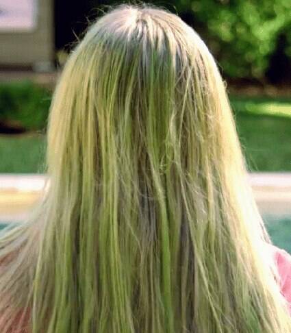 Seu cabelo fica verde na piscina? Saiba evitar o problema