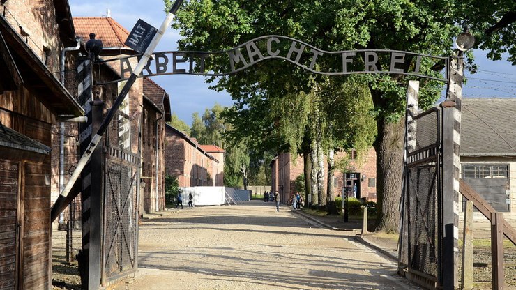Alunos%20sugerem%20slogans%20nazistas%20para%20formatura%20na%20Alemanha