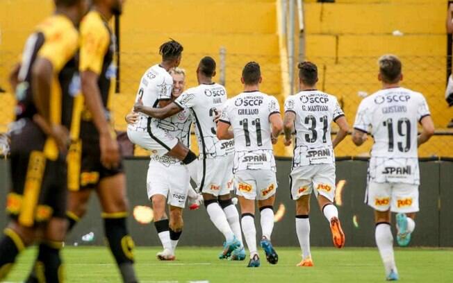 Corinthians termina a fase de grupos do Paulistão liderando em passes, dribles, finalizações e posse de bola