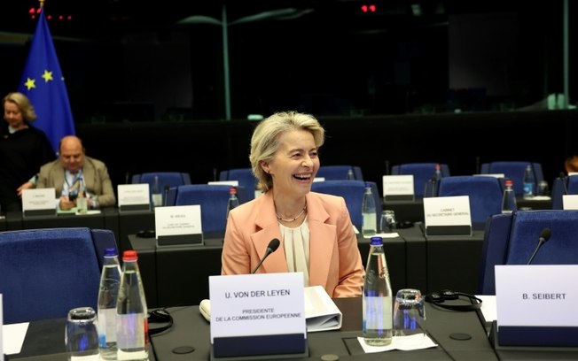 A presidente da Comissão Europeia, Ursula von der Leyen, no Parlamento Europeu em Estrasburgo